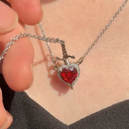 Brave Love, Collar Corazon y Espada